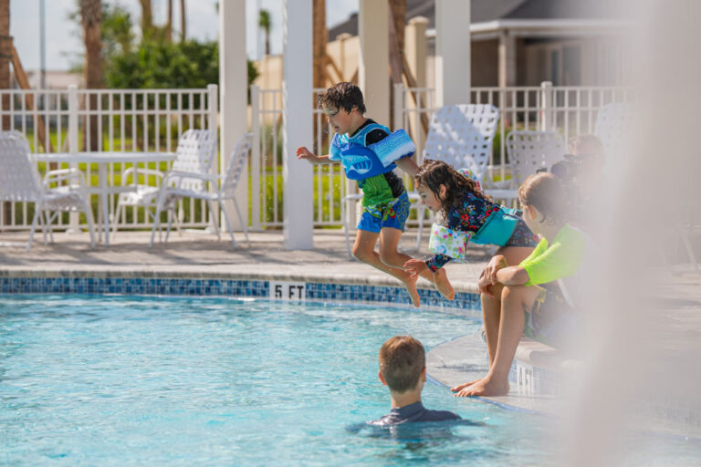 Lake Harlow Park Pool